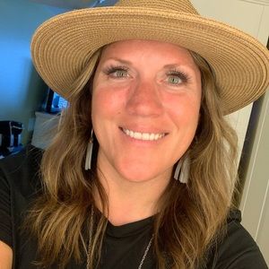 Meet your Posher, Carissa